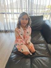 Load image into Gallery viewer, Girl's Robe - Floral
