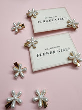 Load image into Gallery viewer, Flower Girl Pearl Daisy Clip

